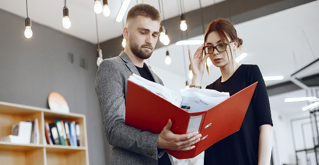 Команда работает с документами